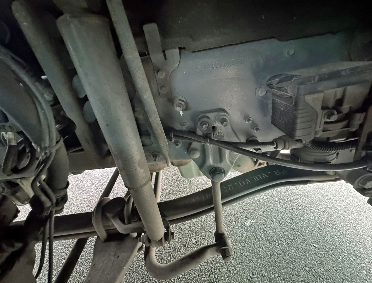 Tractor unit Volvo FH Globetrotter 6X2 701.000 KM Super Condition NL Truck: picture 21 Tractor unit Volvo FH Globetrotter 6X2 701.000 KM Super Condition NL Truck: picture 21