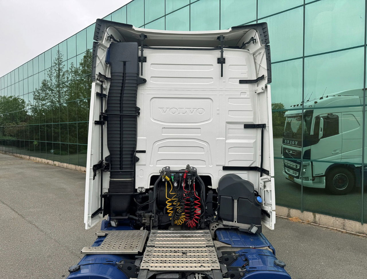 Tractor unit Volvo FH Globetrotter 6X2 701.000 KM Super Condition NL Truck: picture 16 Tractor unit Volvo FH Globetrotter 6X2 701.000 KM Super Condition NL Truck: picture 16