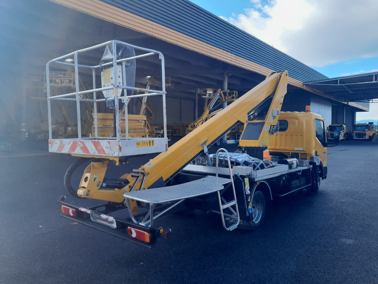 GSR E200T Comfort X - Truck mounted aerial platform: picture 3 GSR E200T Comfort X - Truck mounted aerial platform: picture 3