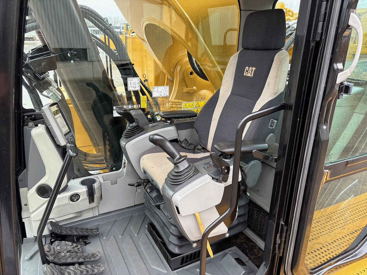 Excavator CATERPILLAR 390F Long reach: picture 20 Excavator CATERPILLAR 390F Long reach: picture 20