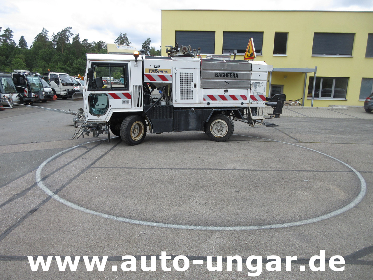 Euroliners Trassar Bagheera Markiermaschine Roadmarking Straßenmarkierung - Asphalt machine: picture 1 Euroliners Trassar Bagheera Markiermaschine Roadmarking Straßenmarkierung - Asphalt machine: picture 1