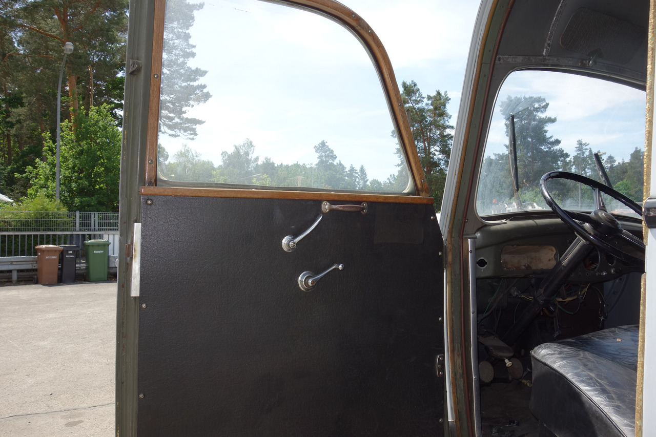 Ambulance FORD Ford FK 3500 V8 mit H-Kennzeichen Oldtimer: picture 45 Ambulance FORD Ford FK 3500 V8 mit H-Kennzeichen Oldtimer: picture 45