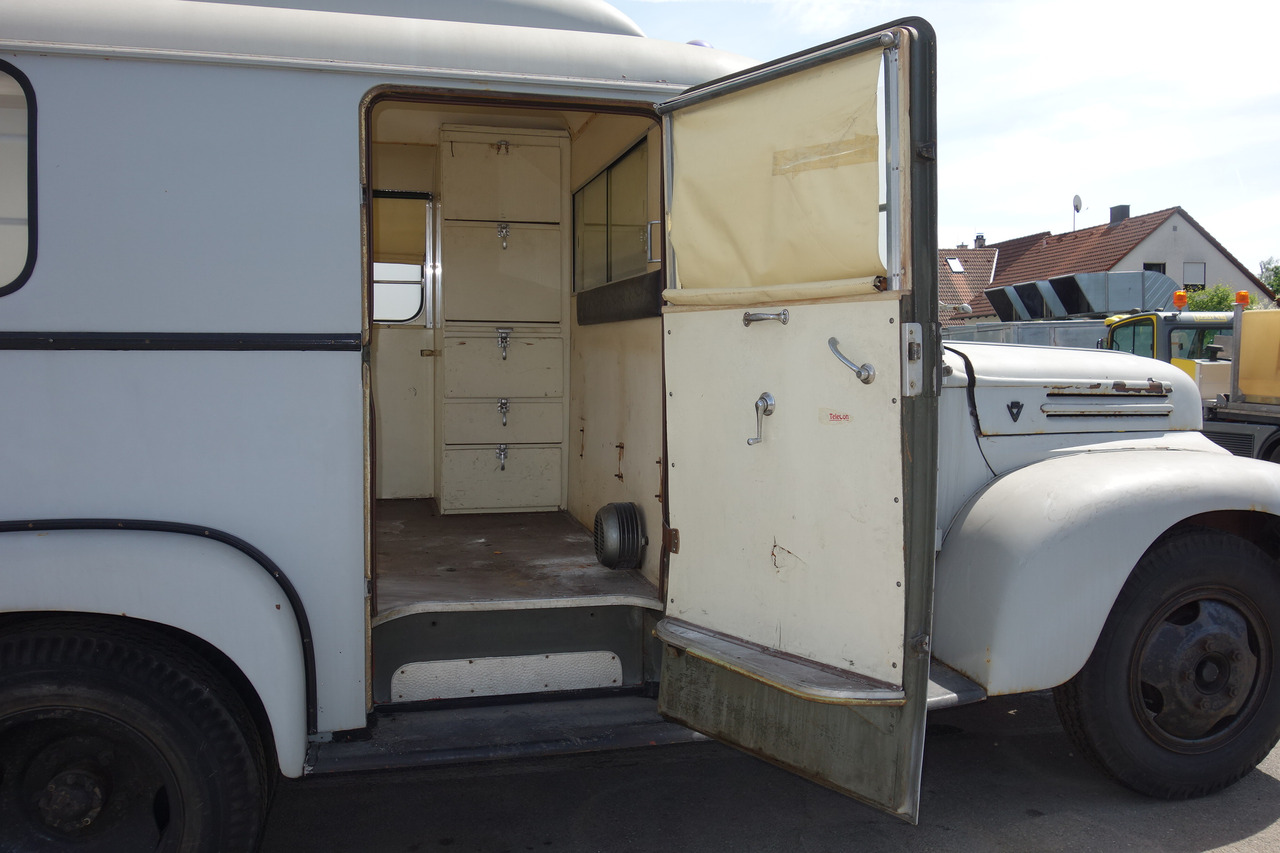 Ambulance FORD Ford FK 3500 V8 mit H-Kennzeichen Oldtimer: picture 25 Ambulance FORD Ford FK 3500 V8 mit H-Kennzeichen Oldtimer: picture 25