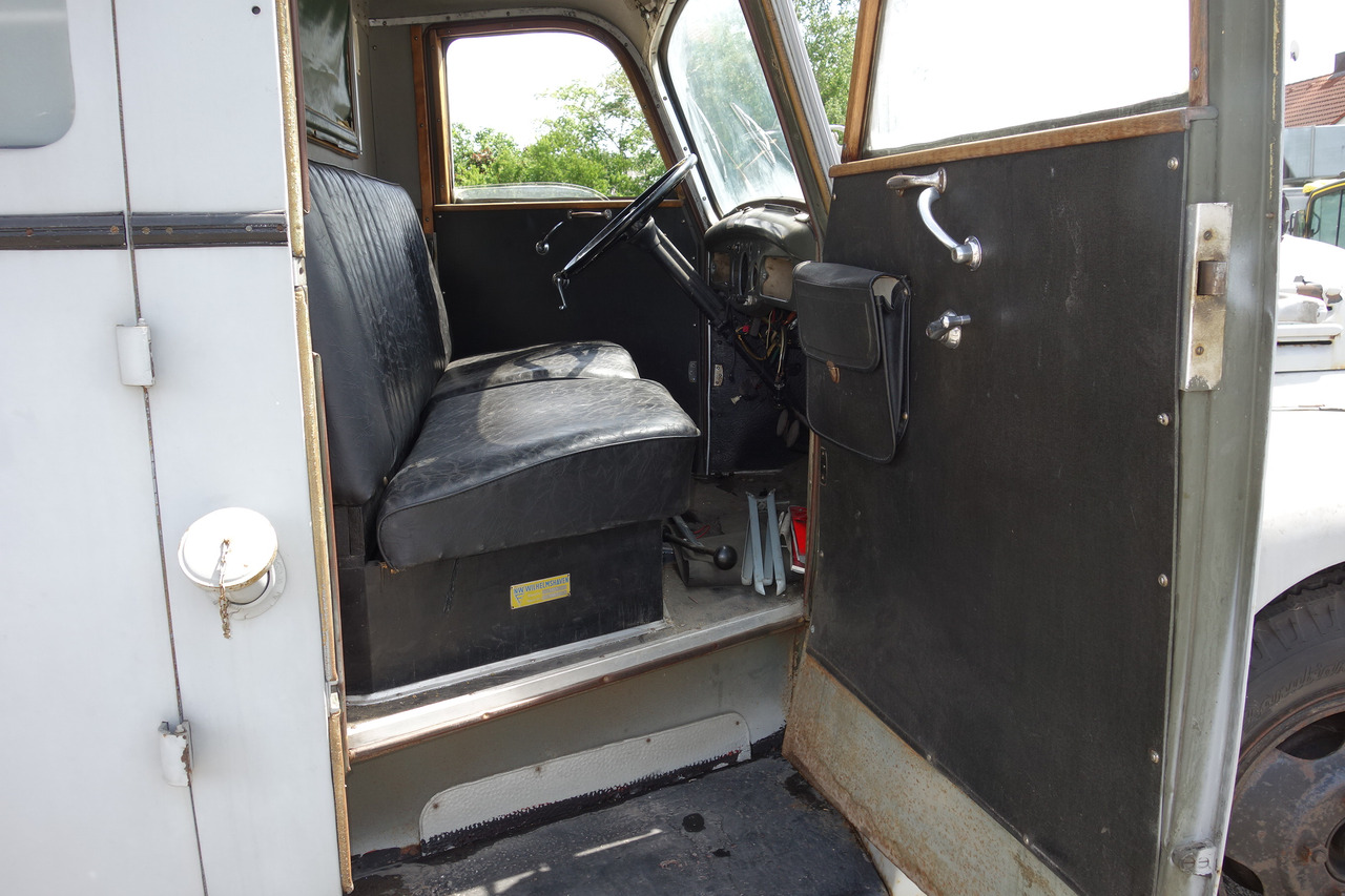 Ambulance FORD Ford FK 3500 V8 mit H-Kennzeichen Oldtimer: picture 30 Ambulance FORD Ford FK 3500 V8 mit H-Kennzeichen Oldtimer: picture 30