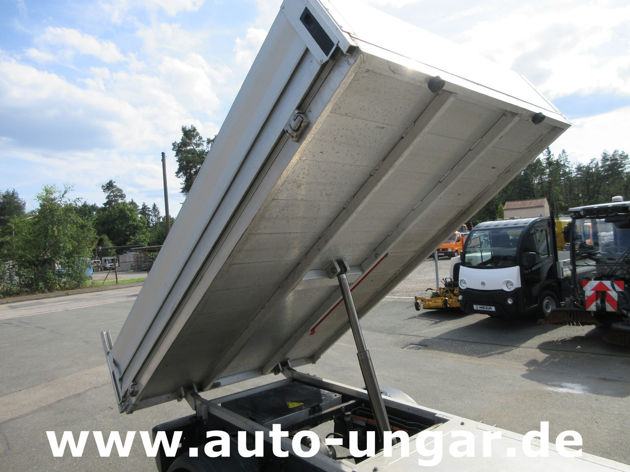 Electric utility vehicle GOUPIL G5 E Kipper Unfall- und Getriebeschaden Elektrofahrzeug Bj 2014: picture 11 Electric utility vehicle GOUPIL G5 E Kipper Unfall- und Getriebeschaden Elektrofahrzeug Bj 2014: picture 11