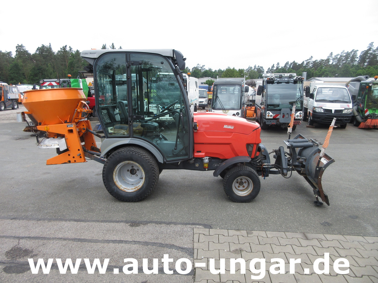 HAKO Hakotrac 2650 DA Winterdienst Schneepflug & Streuer 4x4 Zapfwelle Hydraulik - Municipal tractor: picture 3 HAKO Hakotrac 2650 DA Winterdienst Schneepflug & Streuer 4x4 Zapfwelle Hydraulik - Municipal tractor: picture 3