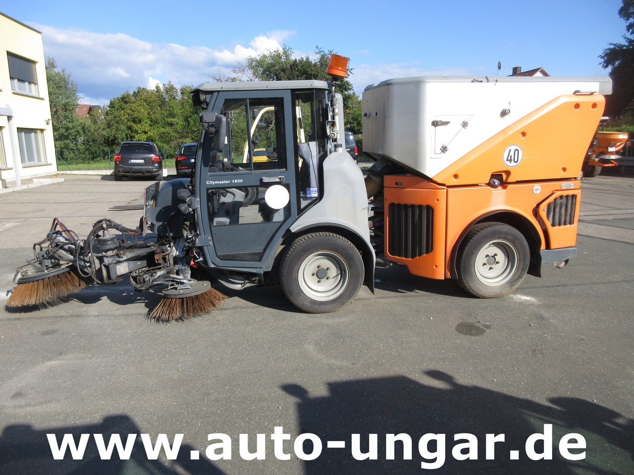 Hako CM 1600 Kehrmaschine 4x4 Baujahr 2018 3 Besen MOTORSCHADEN - Road sweeper: picture 4 Hako CM 1600 Kehrmaschine 4x4 Baujahr 2018 3 Besen MOTORSCHADEN - Road sweeper: picture 4
