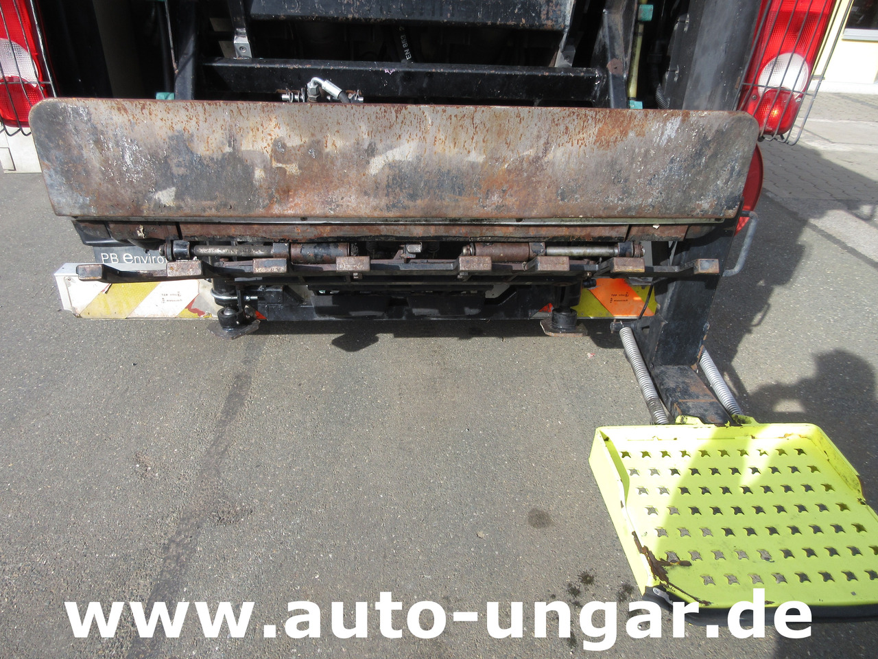 Garbage truck Isuzu NPR 75 Müllwagen Provence Benne - Faun Lifter Presse Kipper Trittbrett Bj 12: picture 7