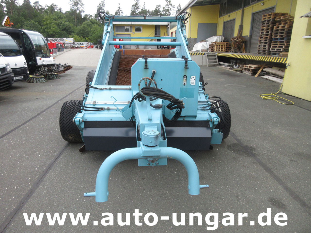 Pistenbully BeachTech STR 2000 BeachCleaner Strandreiniger чистач на плажа - Municipal/ Special vehicle: picture 3 Pistenbully BeachTech STR 2000 BeachCleaner Strandreiniger чистач на плажа - Municipal/ Special vehicle: picture 3