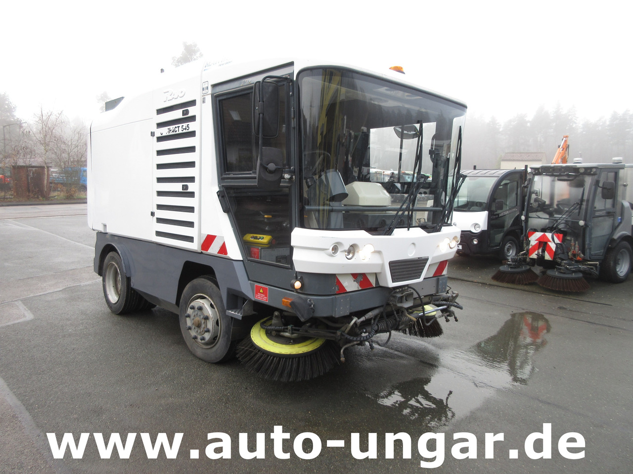 RAVO 545 Compact Kehrmaschine 5m³ Kommunalfahrzeug Baujahr 2010 streetsweeper - Municipal/ Special vehicle: picture 3 RAVO 545 Compact Kehrmaschine 5m³ Kommunalfahrzeug Baujahr 2010 streetsweeper - Municipal/ Special vehicle: picture 3