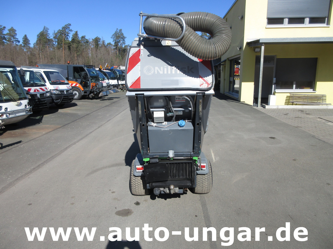 NILFISK Park Ranger 2150 Egholm Geräteträger mit Kehraufbau Baujahr 2018 Perkins - Road sweeper: picture 4 NILFISK Park Ranger 2150 Egholm Geräteträger mit Kehraufbau Baujahr 2018 Perkins - Road sweeper: picture 4