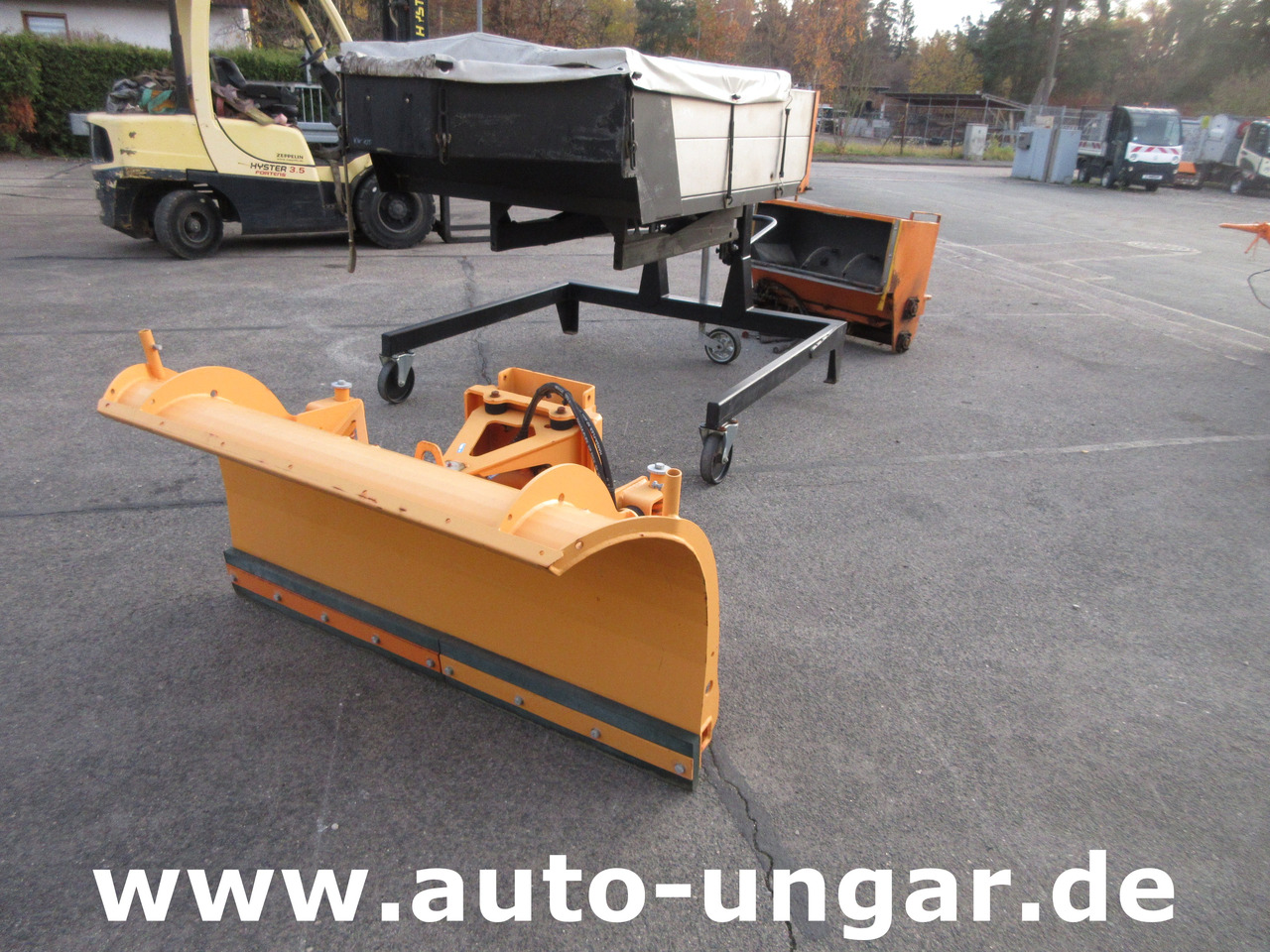 Nilfisk CR 3500 Winterdienst - Paket Schneepflug Streuer Kipper - Pritsche - Snow removal vehicle: picture 2 Nilfisk CR 3500 Winterdienst - Paket Schneepflug Streuer Kipper - Pritsche - Snow removal vehicle: picture 2