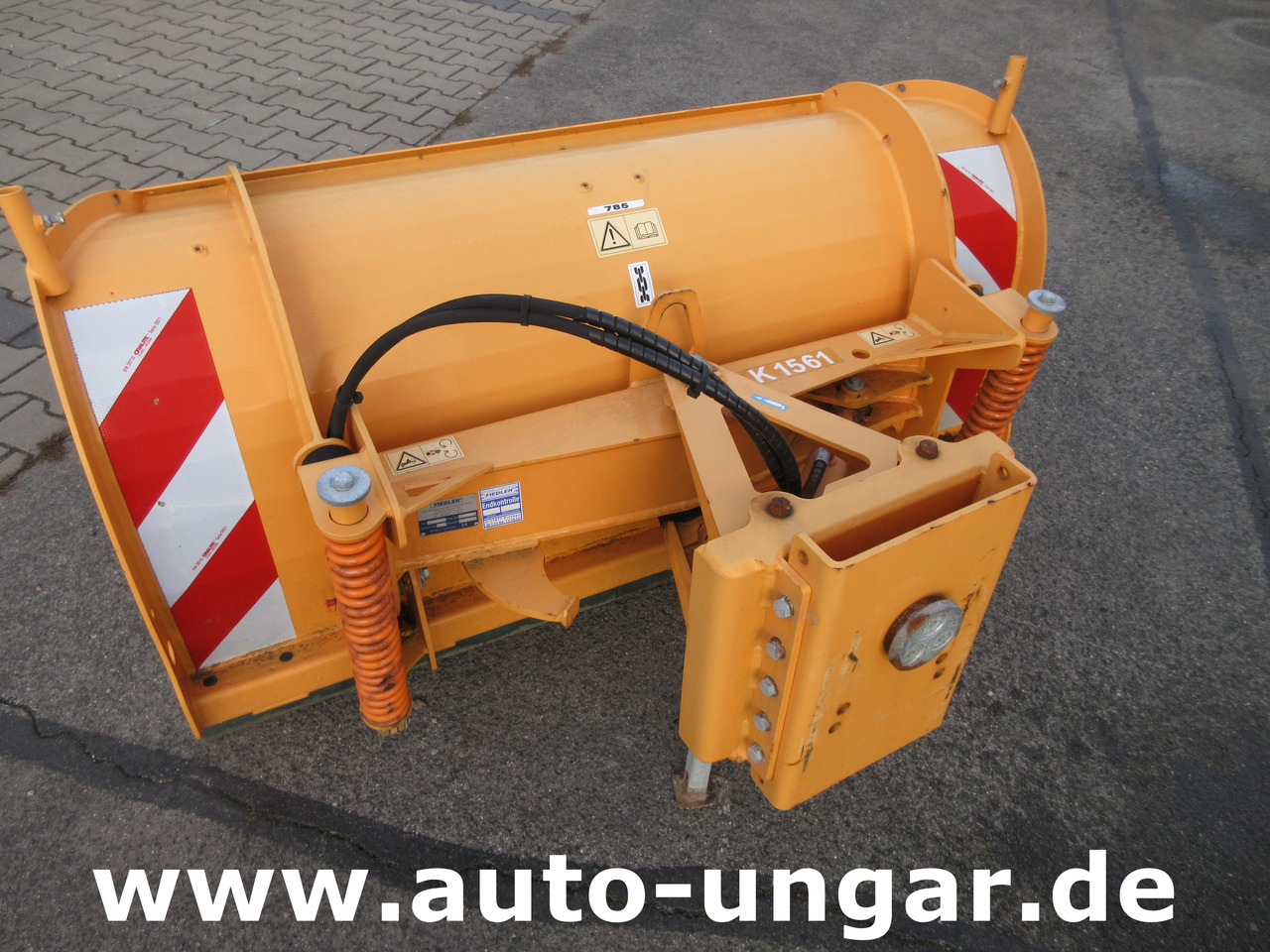 Nilfisk CR 3500 Winterdienst - Paket Schneepflug Streuer Kipper - Pritsche - Snow removal vehicle: picture 4 Nilfisk CR 3500 Winterdienst - Paket Schneepflug Streuer Kipper - Pritsche - Snow removal vehicle: picture 4