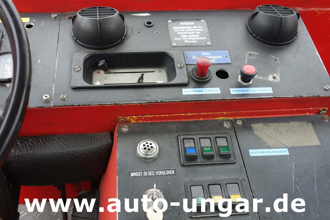 Baggage tractor ROFAN ZD44F Jenbacher Pushback  Pull - Tractor GSE Gepäckschlepper Industrieschlepper: picture 15