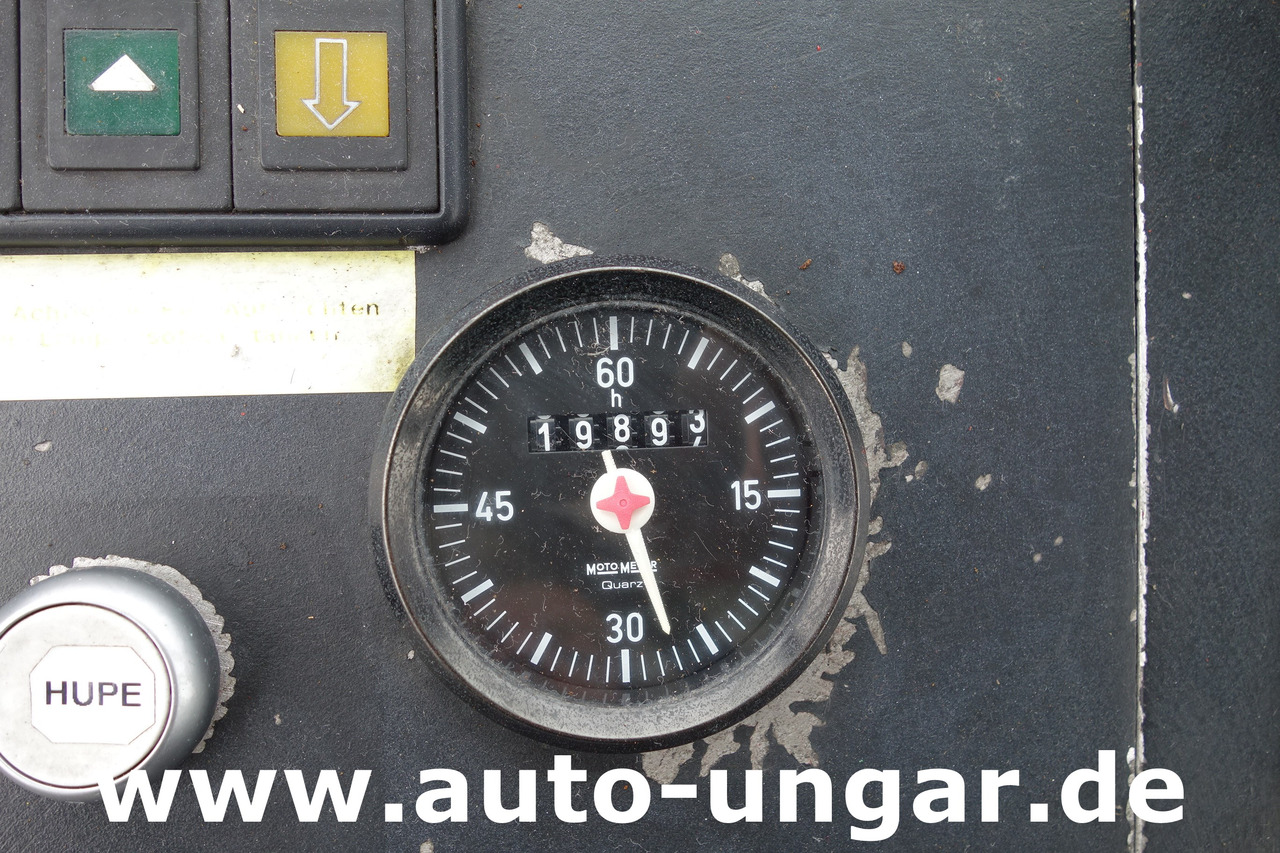 Baggage tractor ROFAN ZD44F Jenbacher Pushback  Pull - Tractor GSE Gepäckschlepper Industrieschlepper: picture 17