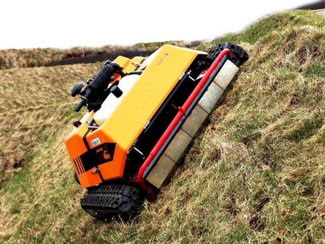 KommTek/NIKO - RoboFlail ONE (700kg/122cm profi) - Garden mower: picture 1 KommTek/NIKO - RoboFlail ONE (700kg/122cm profi) - Garden mower: picture 1