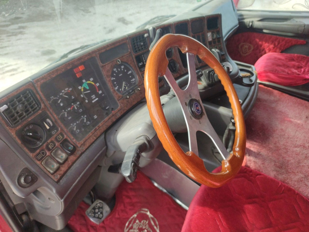 Tractor unit Scania R144-530 V8 GA6X4NZ 530: picture 11