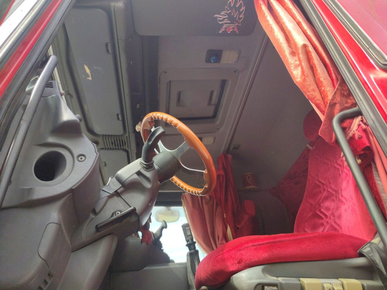 Tractor unit Scania R144-530 V8 GA6X4NZ 530: picture 12