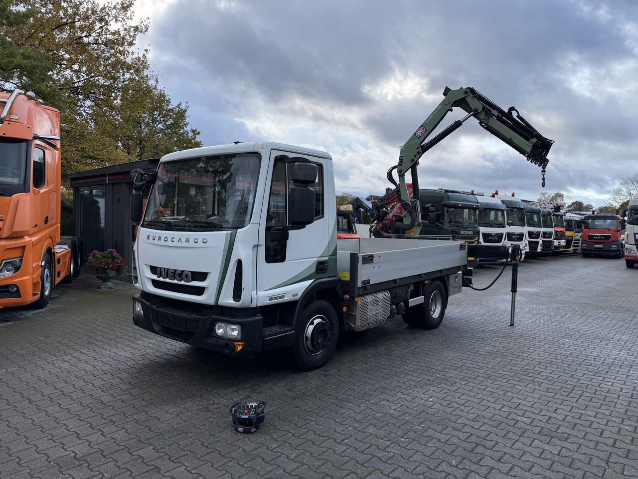 Iveco EuroCargo 80E22 Kran HMF 735 bis 15 Meter - Dropside/ Flatbed truck, Crane truck: picture 1 Iveco EuroCargo 80E22 Kran HMF 735 bis 15 Meter - Dropside/ Flatbed truck, Crane truck: picture 1