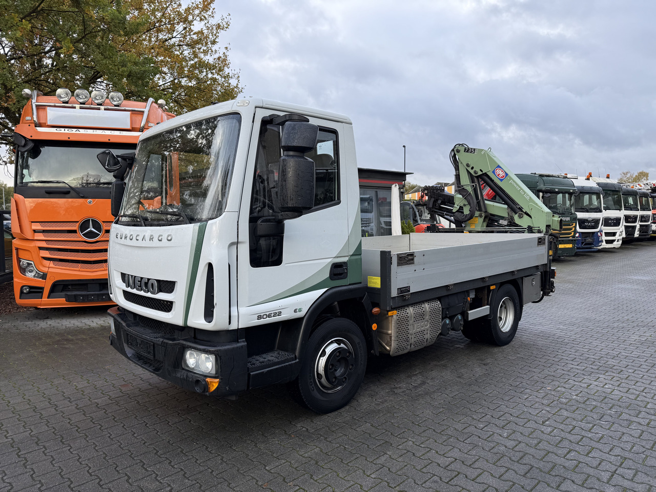 Iveco EuroCargo 80E22 Kran HMF 735 bis 15 Meter - Crane truck, Dropside/ Flatbed truck: picture 1 Iveco EuroCargo 80E22 Kran HMF 735 bis 15 Meter - Crane truck, Dropside/ Flatbed truck: picture 1
