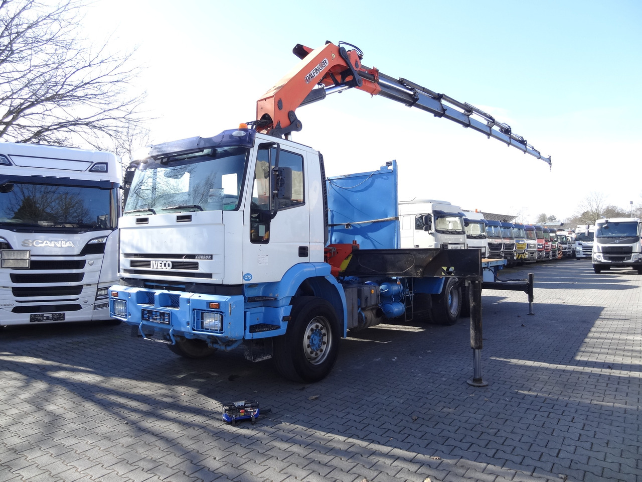 Iveco EuroTrakker 260E31 6X4 Palfinger 36002 - Crane truck, Dropside/ Flatbed truck: picture 1 Iveco EuroTrakker 260E31 6X4 Palfinger 36002 - Crane truck, Dropside/ Flatbed truck: picture 1