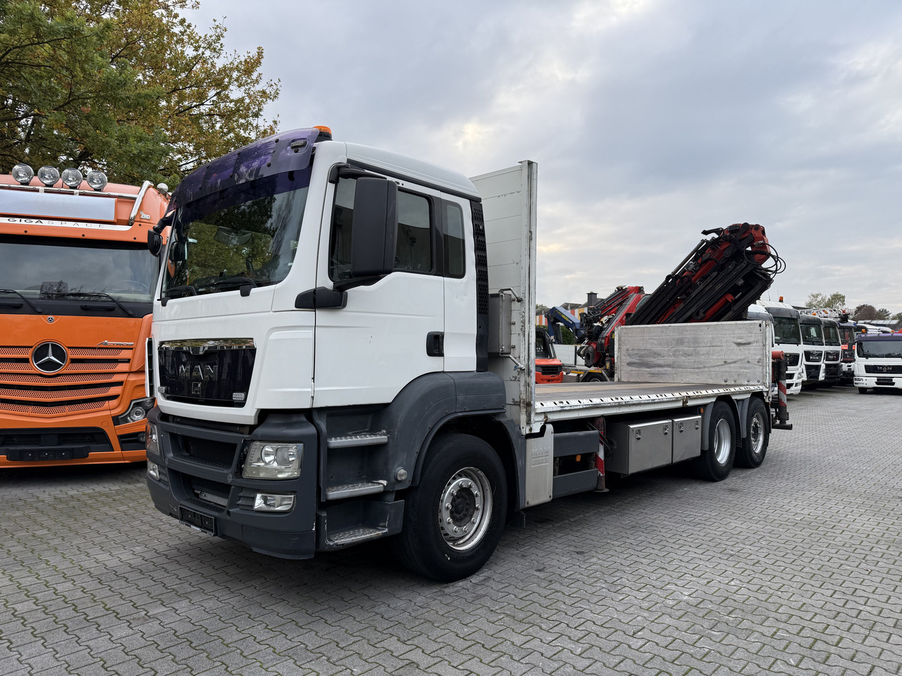 MAN TGS 26.360 6X2 Palfinger 27002 bis 26.5 Meter - Crane truck, Dropside/ Flatbed truck: picture 1 MAN TGS 26.360 6X2 Palfinger 27002 bis 26.5 Meter - Crane truck, Dropside/ Flatbed truck: picture 1