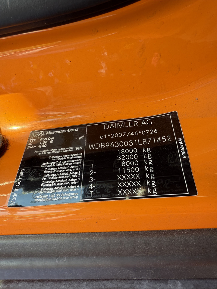 Mercedes-Benz Actros 1827 Kran Palfinger PK 9002 - Curtainsider truck, Crane truck: picture 3 Mercedes-Benz Actros 1827 Kran Palfinger PK 9002 - Curtainsider truck, Crane truck: picture 3