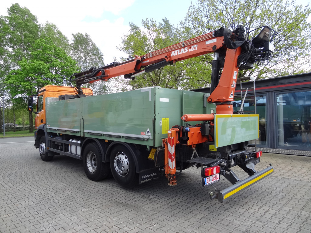 Dropside/ Flatbed truck, Crane truck Mercedes-Benz Arocs 2630 6X2 Atlas 165.2 Baustoff: picture 11