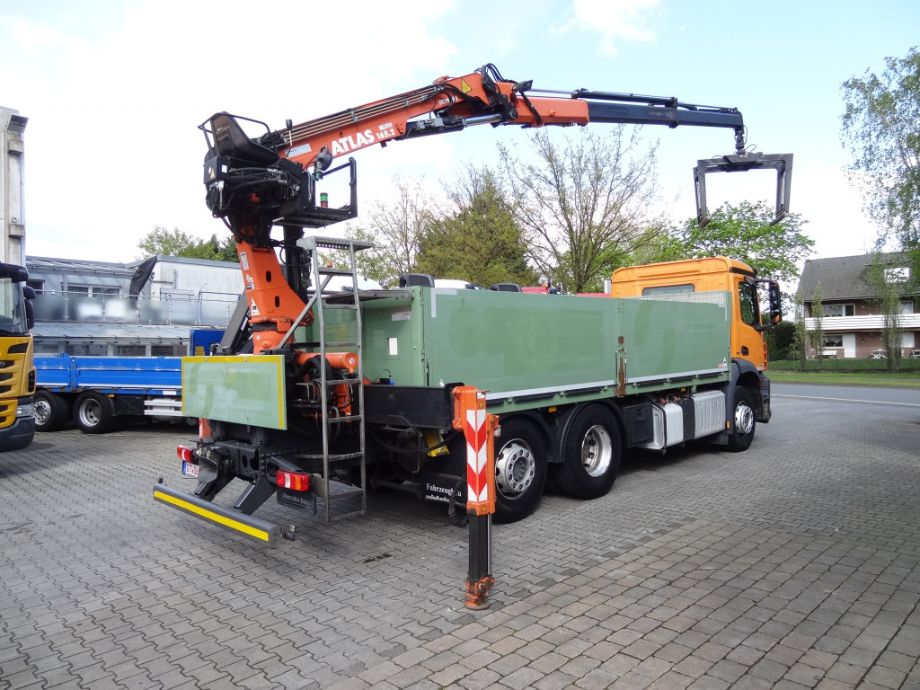 Dropside/ Flatbed truck, Crane truck Mercedes-Benz Arocs 2630 6X2 Atlas 165.2 Baustoff: picture 13