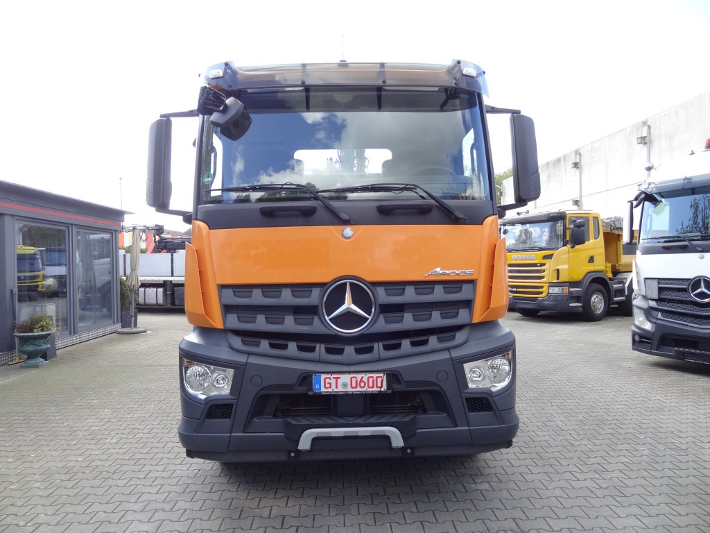 Dropside/ Flatbed truck, Crane truck Mercedes-Benz Arocs 2630 6X2 Atlas 165.2 Baustoff: picture 8