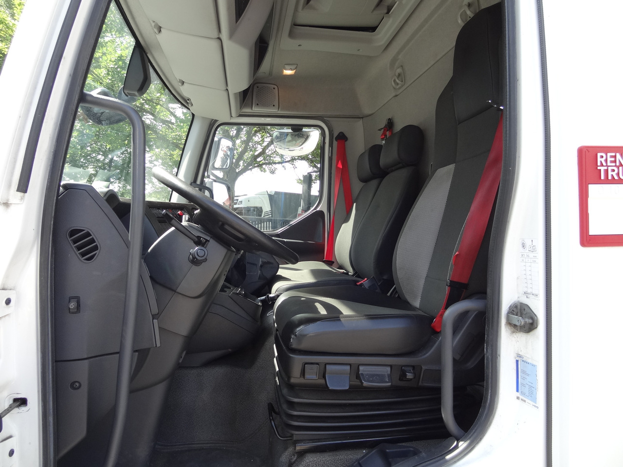 Renault D10.210 7m Koffer - Box truck: picture 4 Renault D10.210 7m Koffer - Box truck: picture 4