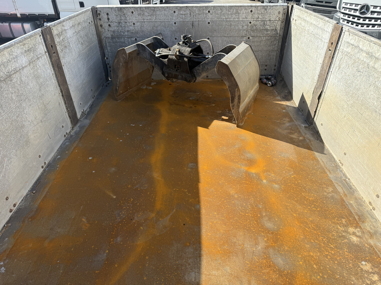 Scania R380 6X2*4 Kipper mit Kran HIAB 220 - Tipper, Crane truck: picture 2 Scania R380 6X2*4 Kipper mit Kran HIAB 220 - Tipper, Crane truck: picture 2