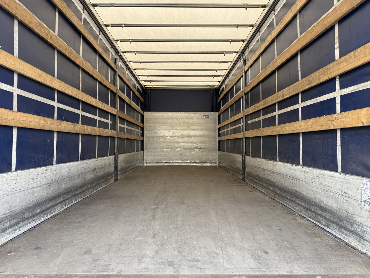 Curtainsider truck Volvo FL210 14 Tonner: picture 13