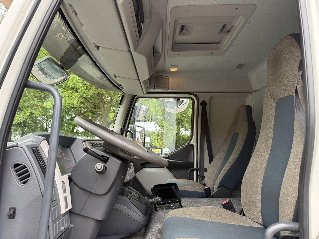 Volvo FL250.16 HMF 875 K3 - Crane truck: picture 4 Volvo FL250.16 HMF 875 K3 - Crane truck: picture 4