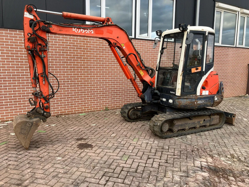 Kubota KX121-3a - Mini excavator: picture 1 Kubota KX121-3a - Mini excavator: picture 1
