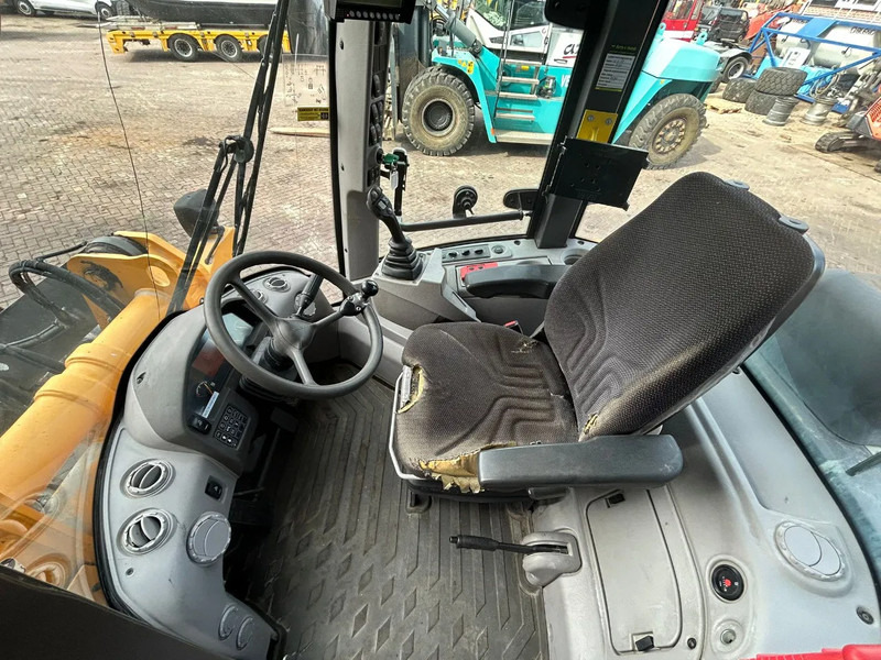 Wheel loader Volvo L45G: picture 9