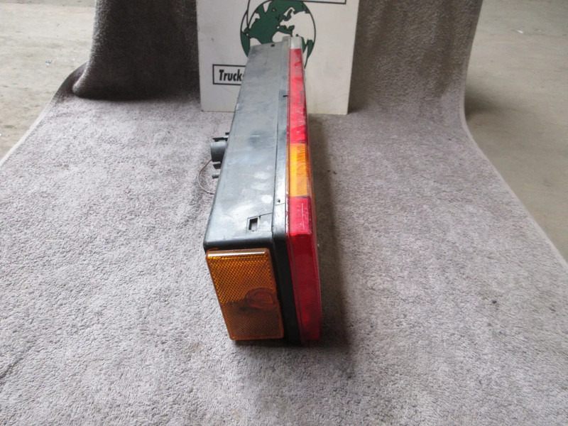 DAF 168460 DAF XF CF ACHTERLAMP EURO 3 // 5 RECHTS - Tail light for Truck: picture 2 DAF 168460 DAF XF CF ACHTERLAMP EURO 3 // 5 RECHTS - Tail light for Truck: picture 2