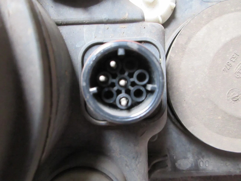 DAF 1743690 KOPLAMP XENOS DAF XF CF LF EURO 3 /5 / LINKS - Headlight for Truck: picture 4 DAF 1743690 KOPLAMP XENOS DAF XF CF LF EURO 3 /5 / LINKS - Headlight for Truck: picture 4