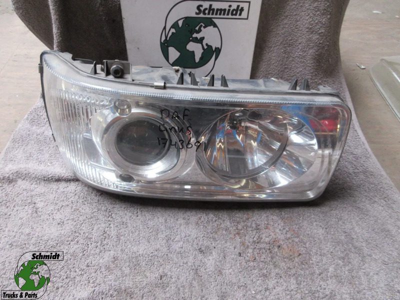 DAF 1743691 KOPLAMP XENOS RECHTS DAF CF XF LF EURO 3 / 5 - Headlight for Truck: picture 1 DAF 1743691 KOPLAMP XENOS RECHTS DAF CF XF LF EURO 3 / 5 - Headlight for Truck: picture 1
