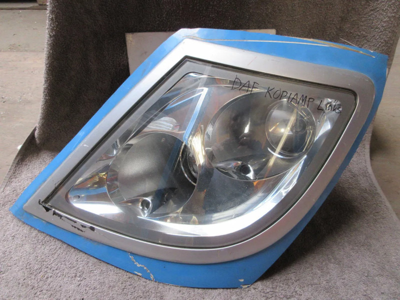 DAF 1784823 // 1784822 SKYLICHT DAF CF XF EURO 6 RECHTS EN LINKS - Headlight for Truck: picture 4 DAF 1784823 // 1784822 SKYLICHT DAF CF XF EURO 6 RECHTS EN LINKS - Headlight for Truck: picture 4