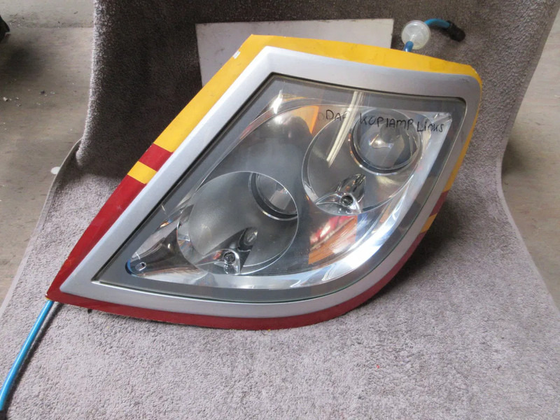 DAF 1784823 // 1784822 SKYLICHT DAF CF XF EURO 6 RECHTS EN LINKS - Headlight for Truck: picture 2 DAF 1784823 // 1784822 SKYLICHT DAF CF XF EURO 6 RECHTS EN LINKS - Headlight for Truck: picture 2