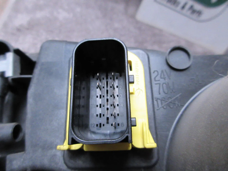 DAF 1857526 KOPLAMP XENOS LINKS DAF CF XF EURO 6 - Headlight for Truck: picture 5 DAF 1857526 KOPLAMP XENOS LINKS DAF CF XF EURO 6 - Headlight for Truck: picture 5