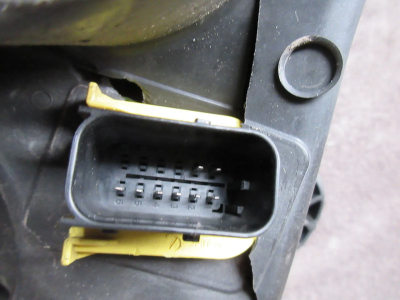 DAF 1939778 KOPLAMP DAF CF XF EURO 6 RECHTS - Headlight for Truck: picture 5 DAF 1939778 KOPLAMP DAF CF XF EURO 6 RECHTS - Headlight for Truck: picture 5