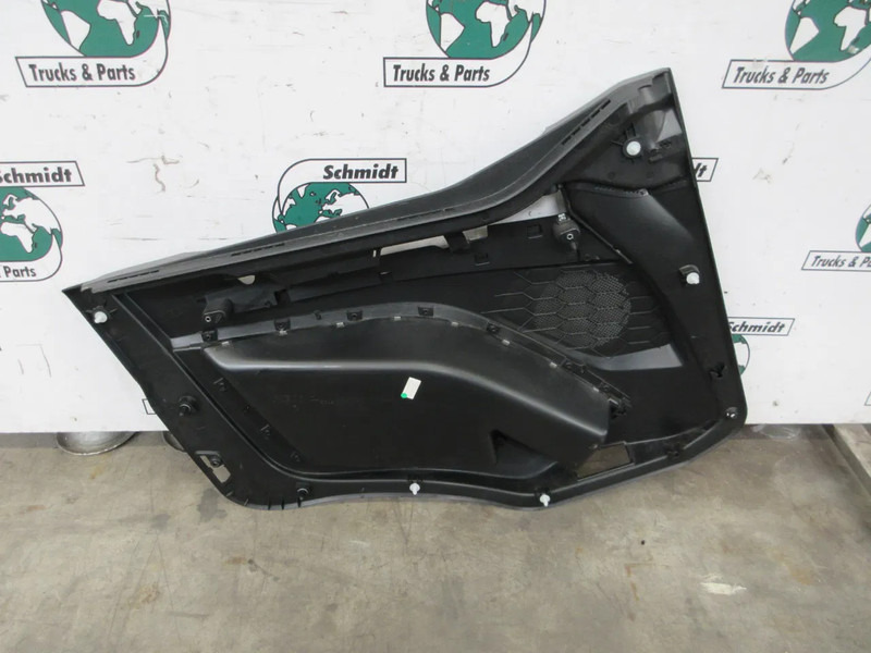 Iveco 5802243851 DEUR PANEEL IVECO S WAY RECHTS MODEL 2023 - Cab and interior for Truck: picture 4 Iveco 5802243851 DEUR PANEEL IVECO S WAY RECHTS MODEL 2023 - Cab and interior for Truck: picture 4