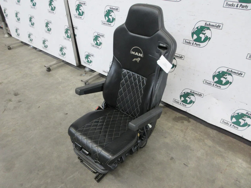 MAN 81.62307-6531//81.62307-6529//81.62307-6562//81.62307-6558 STOELEN SET - Seat for Truck: picture 2 MAN 81.62307-6531//81.62307-6529//81.62307-6562//81.62307-6558 STOELEN SET - Seat for Truck: picture 2