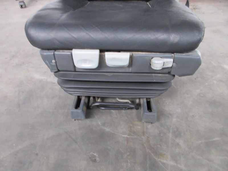 MAN 81.62307-6623//81.62307-662181.62307-6562//81.62307-6558 STOELEN SET - Seat for Truck: picture 2 MAN 81.62307-6623//81.62307-662181.62307-6562//81.62307-6558 STOELEN SET - Seat for Truck: picture 2