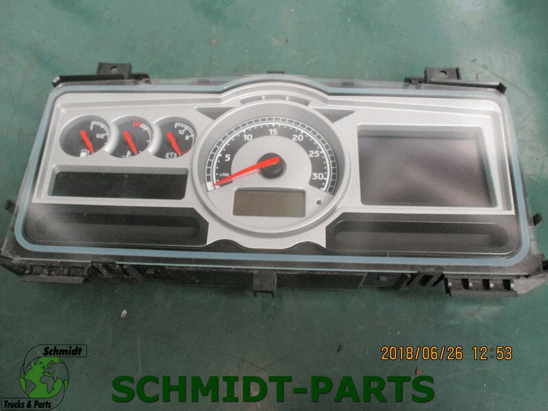 Renault 7421573671 Instrumentenpaneel - Dashboard for Truck: picture 1 Renault 7421573671 Instrumentenpaneel - Dashboard for Truck: picture 1