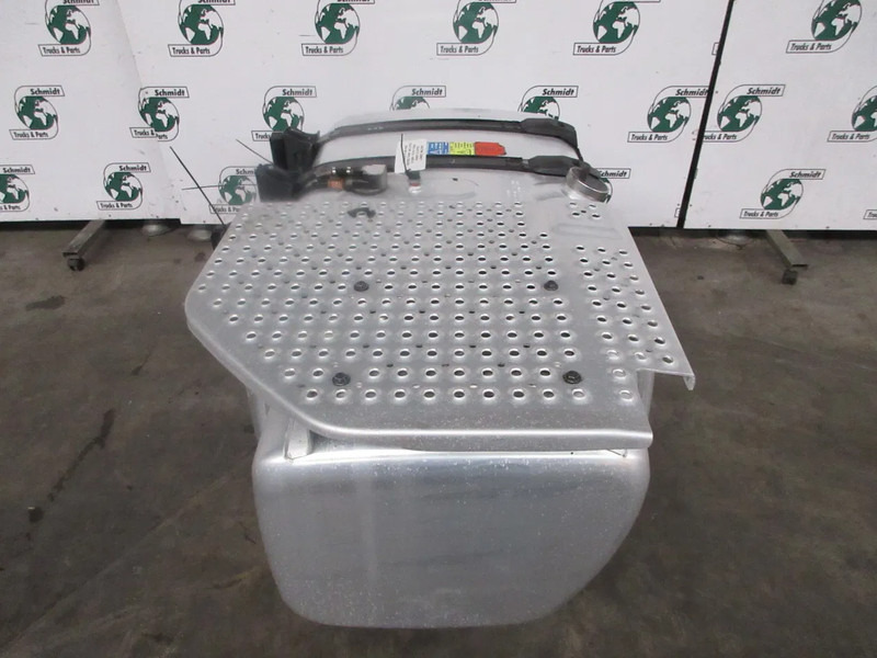 Scania 2132703 // A 1300 // B 743 // C 692 // 540 LITER SCANIA S 450 NGS MODEL 2020 - Fuel tank for Truck: picture 4 Scania 2132703 // A 1300 // B 743 // C 692 // 540 LITER SCANIA S 450 NGS MODEL 2020 - Fuel tank for Truck: picture 4