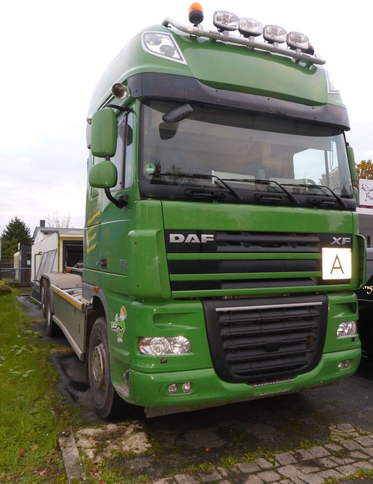 DAF XF 510 aus Werkverkehr 6 x 2 510PS Top-Zustan - Hook lift truck: picture 1 DAF XF 510 aus Werkverkehr 6 x 2 510PS Top-Zustan - Hook lift truck: picture 1