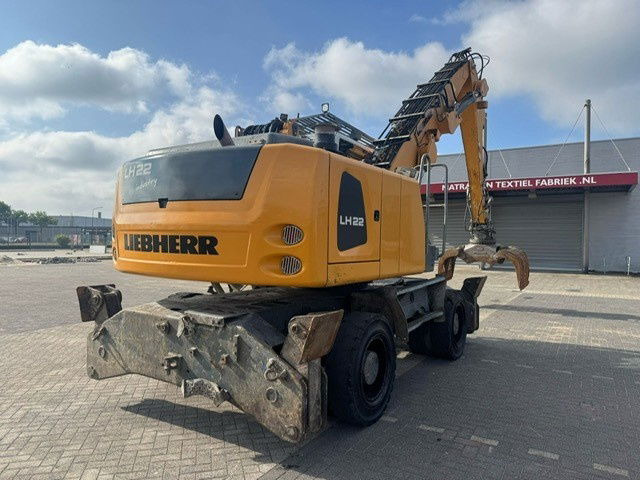 Liebherr LH22M Litronic Overslag grijper - Waste/ Industry handler: picture 4 Liebherr LH22M Litronic Overslag grijper - Waste/ Industry handler: picture 4